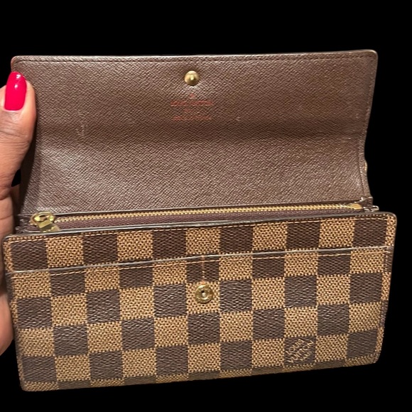 LOUIS VUITTON Damier Ebene Sarah Wallet - Picture 3 of 11